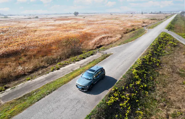 Carro particular en carretera monitoreado con GPS